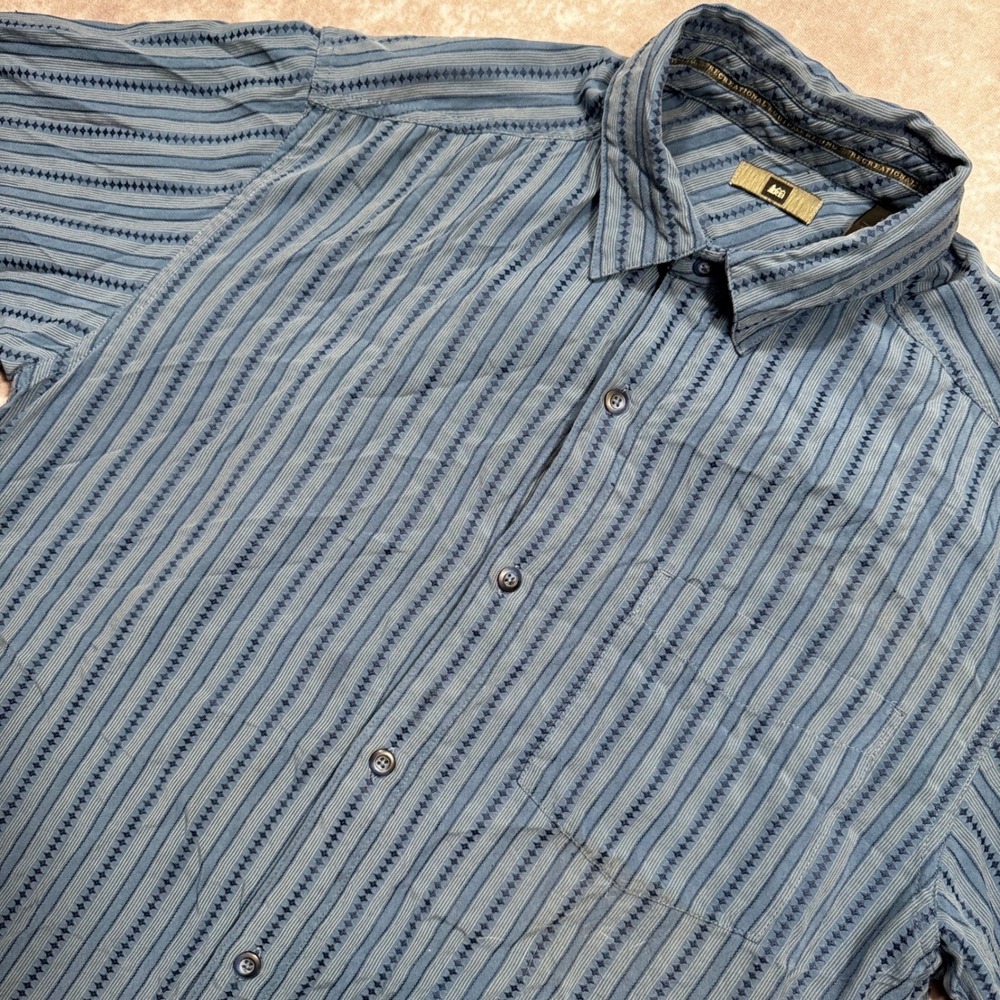 REI Mens Medium Blue Striped Short Sleeve Button Down Shirt Rayon Blend